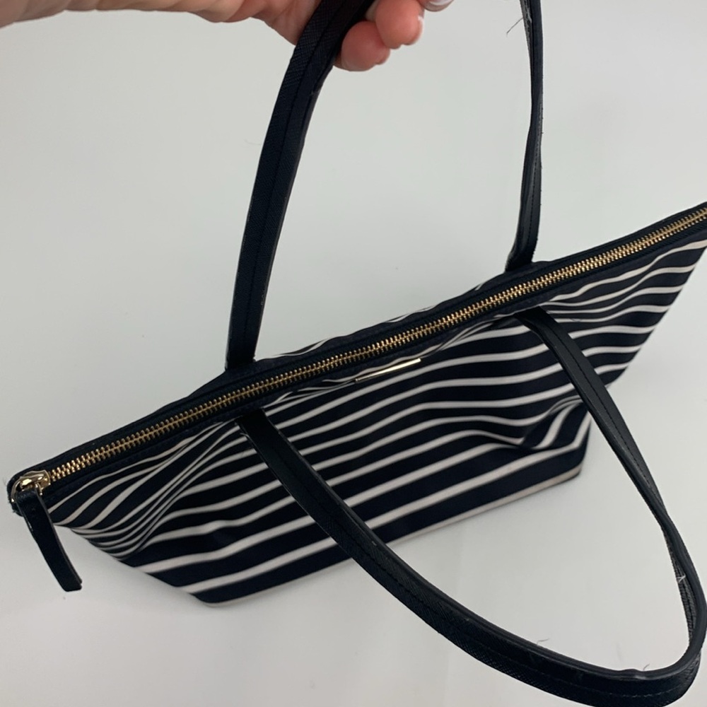Kate Spade Black White Striped Tote shoulder Bag Gold Zip close Leather straps - Picture 4 of 15